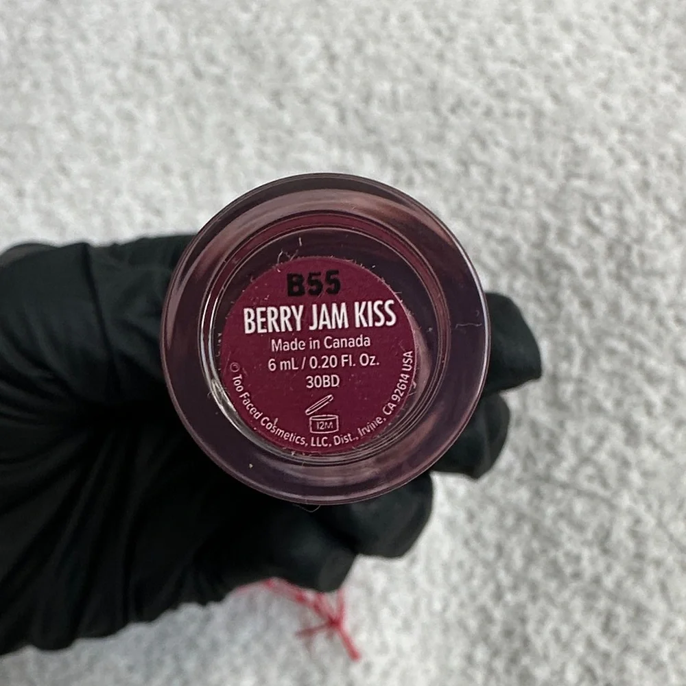 TOO FACED Pillow Balm Lip Treatment - Berry Jam Kiss - Picture 3 of 3